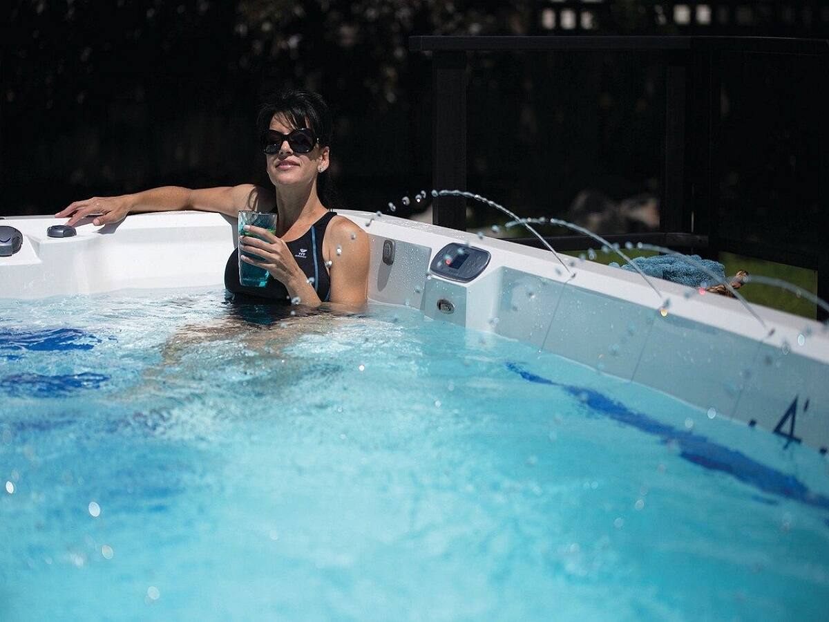 6 Mental And Physical Health Benefits Of Soaking In A Hot Tub